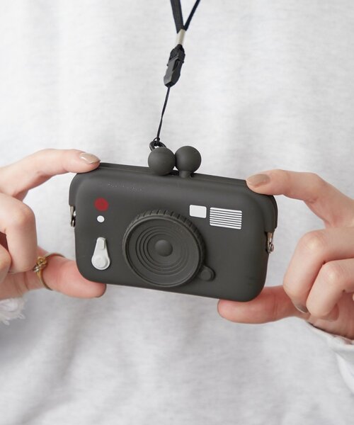 Actually（アクチュアリー）の「DO-MO CAMERA　カメラ型のポーチ（ポーチ・レディース・ブラック/グレー・0）」の2枚目の写真