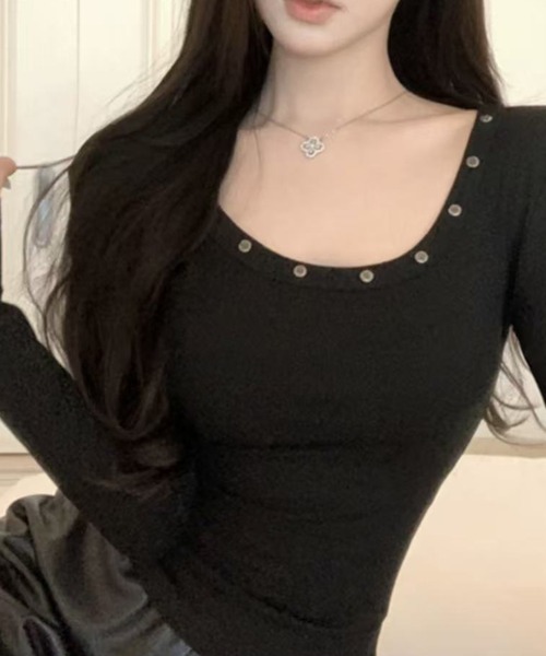 Pt18kg(プラチナイチハチキログラム)の「飾りボタン付きUネックフィットトップス(Tシャツ/カットソー・レディース・ホワイト/ブラウン/ブラック/グレー・FREE)」の22枚目の写真