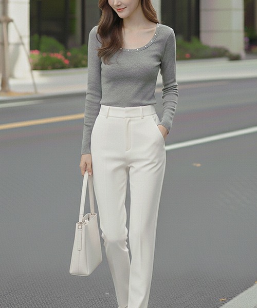 Pt18kg(プラチナイチハチキログラム)の「飾りボタン付きUネックフィットトップス(Tシャツ/カットソー・レディース・ホワイト/ブラウン/ブラック/グレー・FREE)」の17枚目の写真