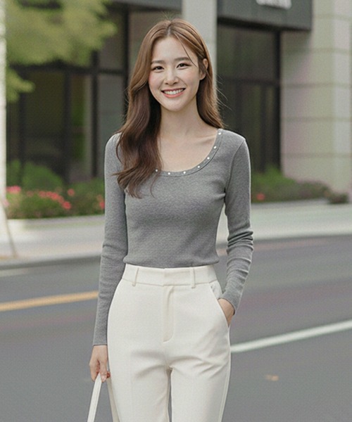 Pt18kg(プラチナイチハチキログラム)の「飾りボタン付きUネックフィットトップス(Tシャツ/カットソー・レディース・ホワイト/ブラウン/ブラック/グレー・FREE)」の18枚目の写真