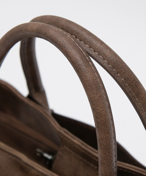 ROLAROLA（ロラロラ）の「LEATHER BUCKLE BAG BROWN（ショルダーバッグ・レディース・ブラウン・FREE）」の2枚目の写真