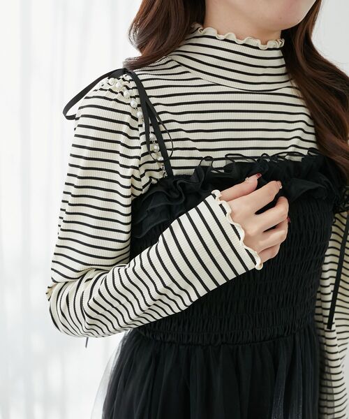 MAJESTIC LEGON(マジェスティックレゴン)の「ハイネックパフスリーブトップス(Tシャツ/カットソー・レディース・ブラック/アイボリー/ブラック系その他・MEDIUM)」の3枚目の写真