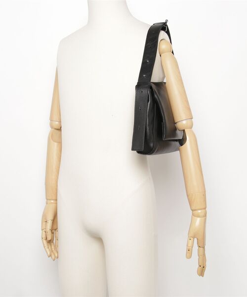 YArKA（ヤーカ）の「【YArKA/ヤーカ】real leather fluffy flap shoulder bag [tdht6] / リアルレザーふんわりフラップショルダー（ハンドバッグ・メンズ・ブラック・FREE）」の22枚目の写真