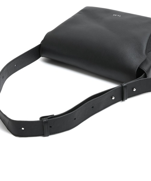 YArKA（ヤーカ）の「【YArKA/ヤーカ】real leather fluffy flap shoulder bag [tdht6] / リアルレザーふんわりフラップショルダー（ハンドバッグ・メンズ・ブラック・FREE）」の7枚目の写真