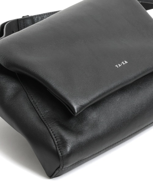 YArKA（ヤーカ）の「【YArKA/ヤーカ】real leather fluffy flap shoulder bag [tdht6] / リアルレザーふんわりフラップショルダー（ハンドバッグ・メンズ・ブラック・FREE）」の8枚目の写真