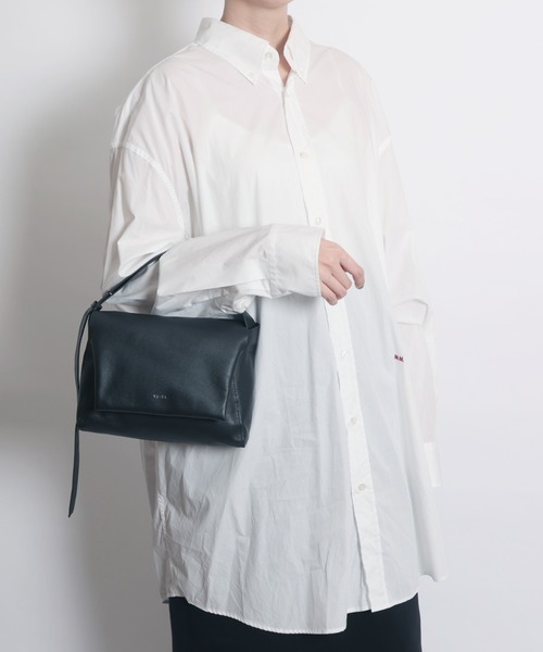 YArKA（ヤーカ）の「【YArKA/ヤーカ】real leather fluffy flap shoulder bag [tdht6] / リアルレザーふんわりフラップショルダー（ハンドバッグ・メンズ・ブラック・FREE）」の13枚目の写真