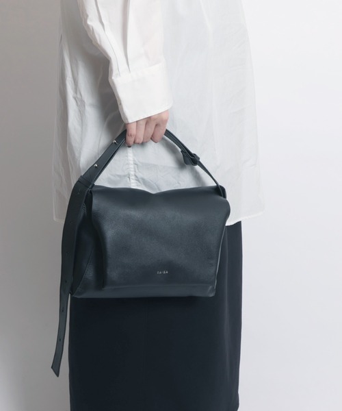 YArKA（ヤーカ）の「【YArKA/ヤーカ】real leather fluffy flap shoulder bag [tdht6] / リアルレザーふんわりフラップショルダー（ハンドバッグ・メンズ・ブラック・FREE）」の14枚目の写真