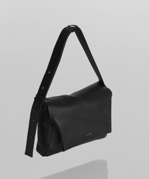 YArKA（ヤーカ）の「【YArKA/ヤーカ】real leather fluffy flap shoulder bag [tdht6] / リアルレザーふんわりフラップショルダー（ハンドバッグ・メンズ・ブラック・FREE）」の16枚目の写真