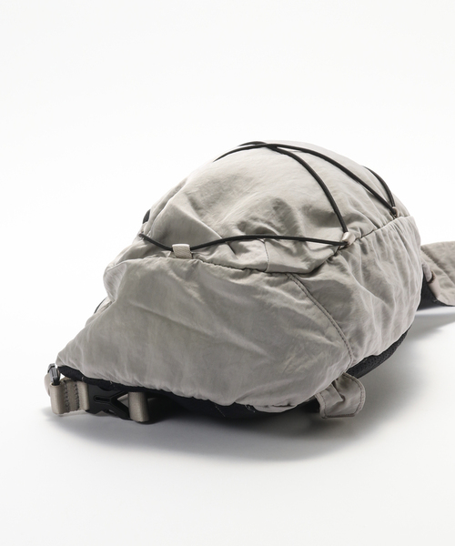 C.P. COMPANY（シーピーカンパニー）の「C.P.Company / シーピーカンパニー NYLON B CROSSBODY BACKPACK（バックパック/リュック・メンズ・ブルー系その他/イエロー/グレー・FREE）」の10枚目の写真