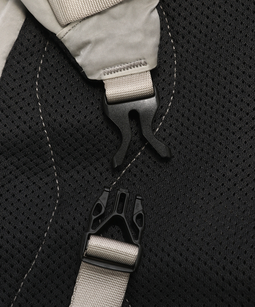 C.P. COMPANY（シーピーカンパニー）の「C.P.Company / シーピーカンパニー NYLON B CROSSBODY BACKPACK（バックパック/リュック・メンズ・ブルー系その他/イエロー/グレー・FREE）」の7枚目の写真