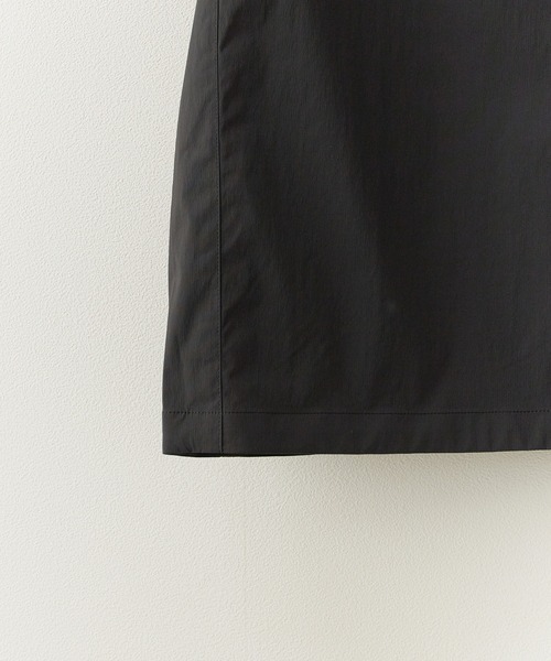 DESCENTE ALLTERRAIN（デサント　オルテライン）の「DESCENTE ALLTERRAIN/デサントオルテライン WIND SHELL H/S SHIRT PB. 半袖シャツ 撥水 ポケッタブル 2026年 夏 夏服（シャツ/ブラウス・メンズ・ブラック・O/M/L）」の4枚目の写真