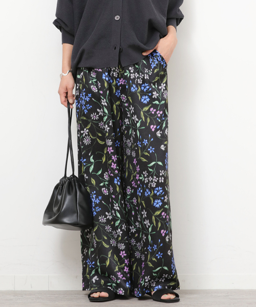 JOURNAL STANDARD relume（ジャーナルスタンダード　レリューム）の「ボカシフラワーヴィンテージイージーパンツ（その他パンツ・レディース・ブラック/アイボリー・FREE）」の2枚目の写真