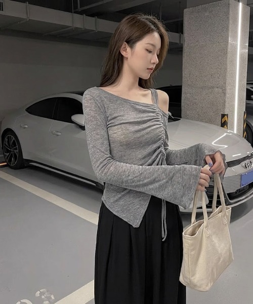 NoBelle(ノベル)の「ワンショルダー シャーリングTシャツ(Tシャツ/カットソー・レディース・ホワイト/グレー/ブラック・FREE)」の6枚目の写真