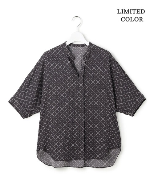 ICB(アイシービー)の「BackSatinAmunzen 5分袖キーネックブラウス(シャツ/ブラウス・レディース・アイボリー系/サックスブルー系8/ブラック系8/スカイブルー系/ローズ系5/ローズ系/ブラック系/ライトイエロー系5/ブラック系2/ホワイト系1/ダークグリーン系/ネイビー系/グレー系1/チャコール/ブルー系2・LARGE/X-LARGE)」の18枚目の写真