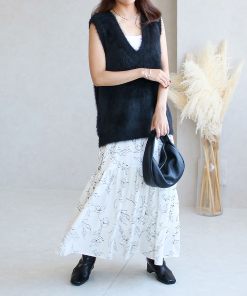 Social GIRL（ソーシャルガール）の「【RS】【Social GIRL】Vネック フェザーニット シャギーニット ベスト（ベスト・レディース・ブラック/アイボリー・FREE）」の4枚目の写真