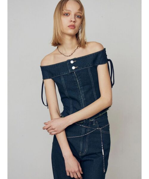 EMODA（エモダ）の「デニムオフショルダートップ（Tシャツ/カットソー・レディース・ライトブルー/ブラウン/インディゴブルー・FREE）」の4枚目の写真