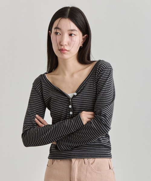 NUJOH(ヌゾ)の「Stripe Henley Top / ボーダーヘンリートップス(Tシャツ/カットソー・レディース・ブラック・FREE)」の2枚目の写真