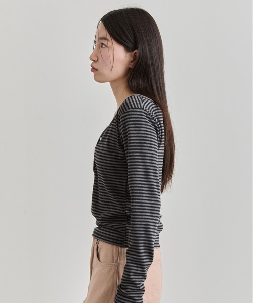 NUJOH(ヌゾ)の「Stripe Henley Top / ボーダーヘンリートップス(Tシャツ/カットソー・レディース・ブラック・FREE)」の5枚目の写真