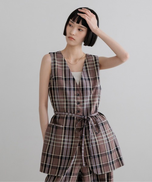 LOWRYS FARM(ローリーズファーム)の「【接触冷感・UVカット】ソフリネンベスト 657860(ベスト・レディース・ブラウン系その他/ベージュ系その他/ブルー系その他・FREE)」の1枚目の写真