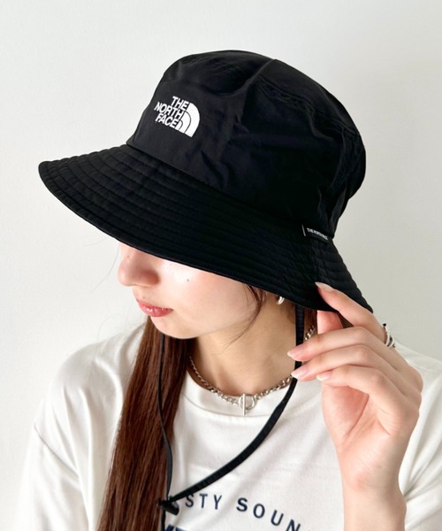 THE NORTH FACE(ザノースフェイス)の「THE NORTH FACE(ザ・ノースフェイス)/吸湿速乾 冷感素材 ナイロンバケットハット サファリハット アドベンチャーハット ロゴ刺繍/TNF LIGHT BUCKET HAT(ハット・レディース・カーキ/ベージュ/ブラック・L/M)」の1枚目の写真