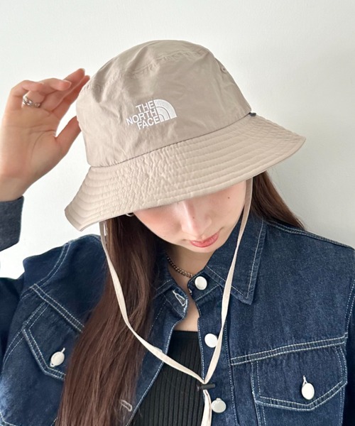 THE NORTH FACE(ザノースフェイス)の「THE NORTH FACE(ザ・ノースフェイス)/吸湿速乾 冷感素材 ナイロンバケットハット サファリハット アドベンチャーハット ロゴ刺繍/TNF LIGHT BUCKET HAT(ハット・レディース・カーキ/ベージュ/ブラック・L/M)」の14枚目の写真