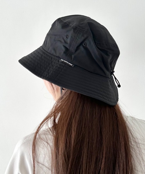 THE NORTH FACE(ザノースフェイス)の「THE NORTH FACE(ザ・ノースフェイス)/吸湿速乾 冷感素材 ナイロンバケットハット サファリハット アドベンチャーハット ロゴ刺繍/TNF LIGHT BUCKET HAT(ハット・レディース・カーキ/ベージュ/ブラック・L/M)」の5枚目の写真