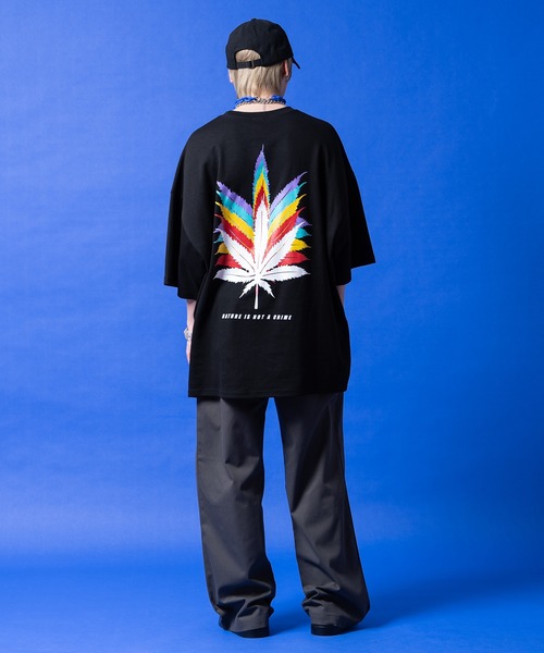 a.p.o.v.(エーピーオービー)の「a.p.o.v. レインボーマリファナバックビッグプリントオーバーサイズTシャツ(Tシャツ/カットソー・メンズ・ブラック/ホワイト・ONESIZE)」の5枚目の写真