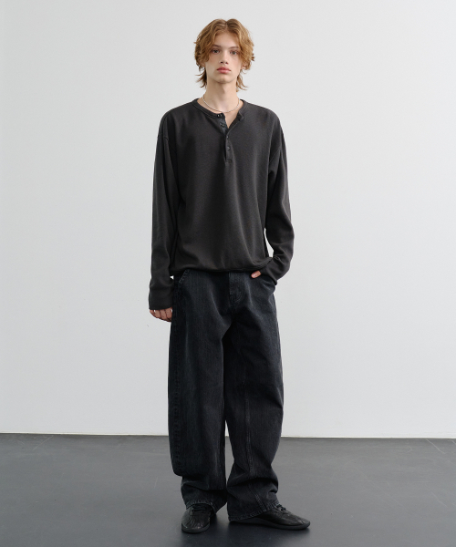 NOUN(ノウン)の「balanced denim pants (black)(デニムパンツ・メンズ・その他・2/1/0)」の2枚目の写真