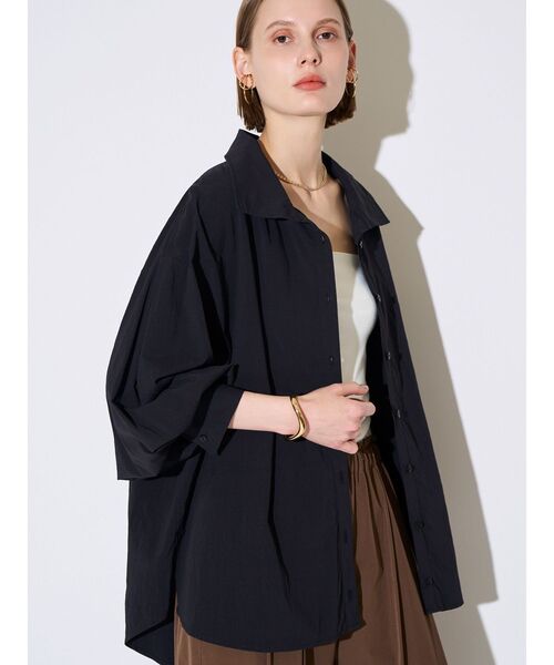 ELENDEEK（エレンディーク）の「RASH GUARDS SH BZ（ブルゾン・レディース・ブラック/ブルー/オフホワイト/ピンク・FREE）」の2枚目の写真