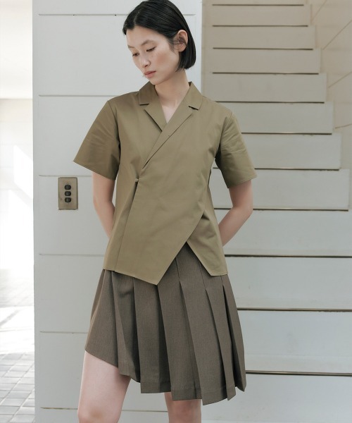 TELOPLAN（テーロプラン）の「【TELOPLAN】26SS新作 Avni Open Collar Shirt / アヴニオープンカラーシャツ（シャツ/ブラウス・レディース・カーキ系/White・ONE SIZE）」の2枚目の写真