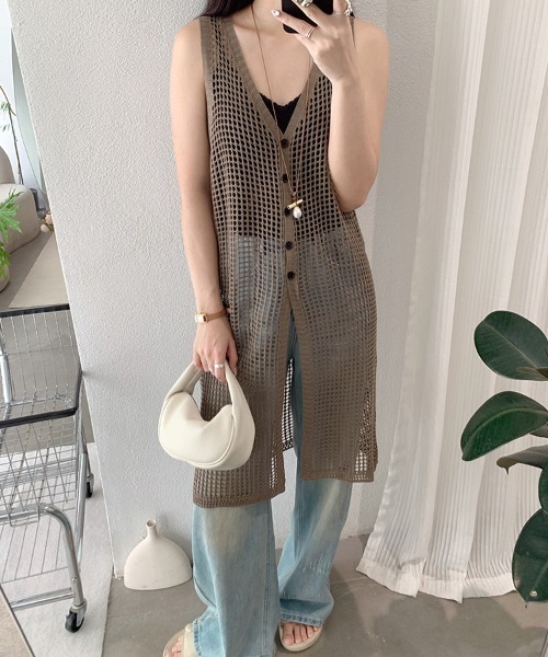 CLOTHY(クロシィ)の「【透け感で魅せる、大人レイヤード】メッシュロングジレワンピース(ワンピース・レディース・ブラック/グレー/ブラウン・FREE)」の1枚目の写真