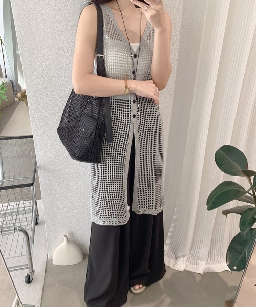 CLOTHY(クロシィ)の「【透け感で魅せる、大人レイヤード】メッシュロングジレワンピース(ワンピース・レディース・ブラック/グレー/ブラウン・FREE)」の3枚目の写真