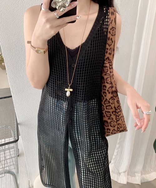 CLOTHY(クロシィ)の「【透け感で魅せる、大人レイヤード】メッシュロングジレワンピース(ワンピース・レディース・ブラック/グレー/ブラウン・FREE)」の4枚目の写真