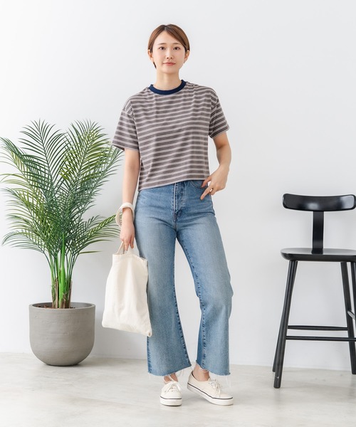 fort point（フォーポイント）の「【C-FORT POINT/フォートポイント】【ハイウエストと相性抜群！】 ボーダークロップド丈Ｔシャツ 細ボーダー 韓国ファッション スタイルアップ 短丈（Tシャツ/カットソー・レディース・ブラック/ブラウン/オフホワイト/ブルー・FREE）」の13枚目の写真