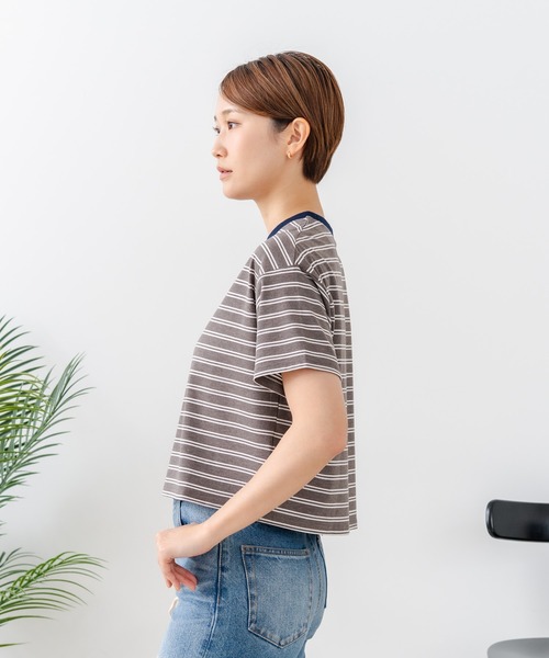 fort point（フォーポイント）の「【C-FORT POINT/フォートポイント】【ハイウエストと相性抜群！】 ボーダークロップド丈Ｔシャツ 細ボーダー 韓国ファッション スタイルアップ 短丈（Tシャツ/カットソー・レディース・ブラック/ブラウン/オフホワイト/ブルー・FREE）」の22枚目の写真