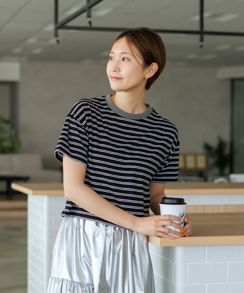 fort point（フォーポイント）の「【C-FORT POINT/フォートポイント】【ハイウエストと相性抜群！】 ボーダークロップド丈Ｔシャツ 細ボーダー 韓国ファッション スタイルアップ 短丈（Tシャツ/カットソー・レディース・ブラック/ブラウン/オフホワイト/ブルー・FREE）」の9枚目の写真