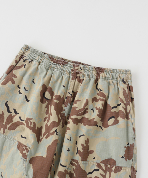 JOURNAL STANDARD（ジャーナルスタンダード）の「NOMARHYTHM / ノーマリズム Camo Flower Double Knee Pants（その他パンツ・メンズ・ベージュ・SMALL/MEDIUM）」の4枚目の写真