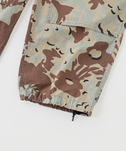 JOURNAL STANDARD（ジャーナルスタンダード）の「NOMARHYTHM / ノーマリズム Camo Flower Double Knee Pants（その他パンツ・メンズ・ベージュ・SMALL/MEDIUM）」の3枚目の写真