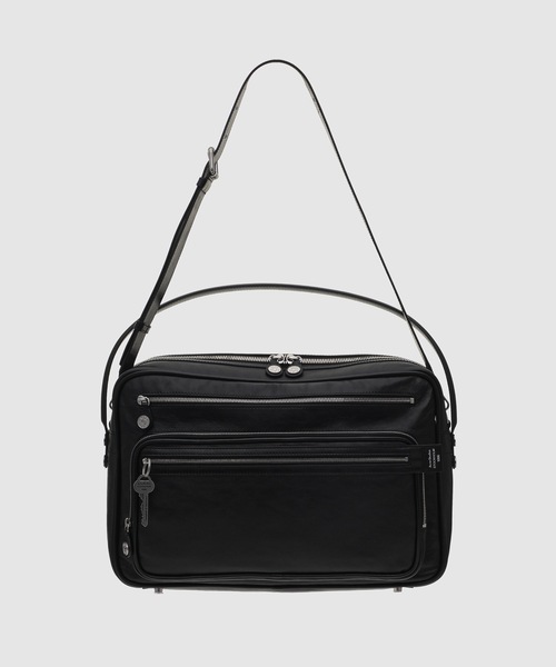Acne Studios(アクネストゥディオズ)の「Camero Camera(ショルダーバッグ・レディース・その他1・ONE SIZE)」の1枚目の写真