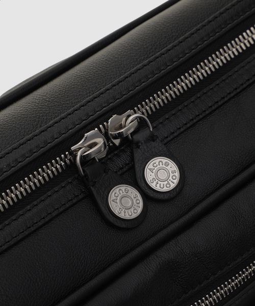 Acne Studios(アクネストゥディオズ)の「Camero Camera(ショルダーバッグ・レディース・その他1・ONE SIZE)」の4枚目の写真