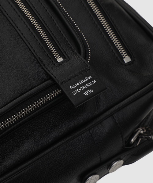 Acne Studios(アクネストゥディオズ)の「Camero Camera(ショルダーバッグ・レディース・その他1・ONE SIZE)」の7枚目の写真