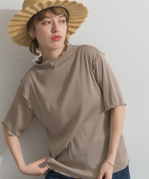 カットプリーツ　ボトルネックTシャツ