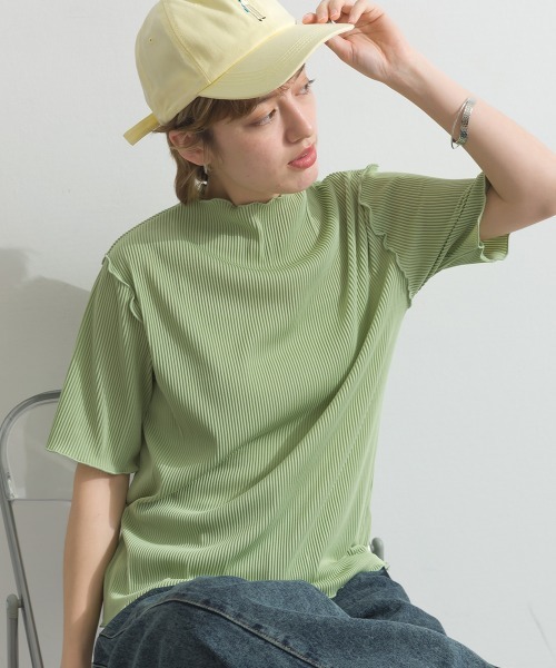 カットプリーツ　ボトルネックTシャツ