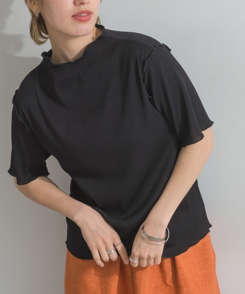カットプリーツ　ボトルネックTシャツ