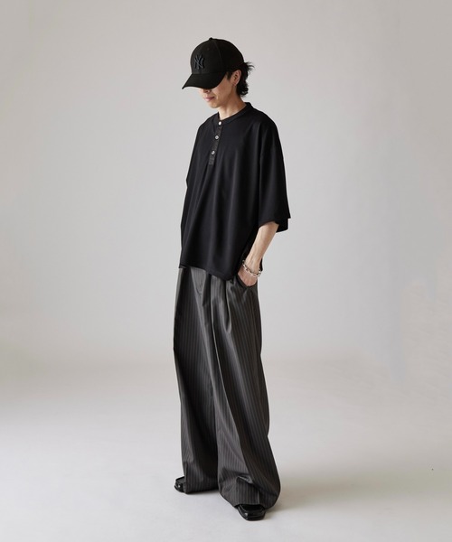 Lui's（ルイス）の「【Neucon】METAL BUTTON HENLEY NECK BIG TEE / メタルボタンヘンリーネックビッグTシャツ（Tシャツ/カットソー・メンズ・ブラック/ホワイト・1/2）」の18枚目の写真
