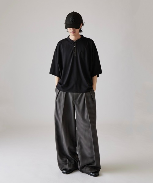 Lui's（ルイス）の「【Neucon】METAL BUTTON HENLEY NECK BIG TEE / メタルボタンヘンリーネックビッグTシャツ（Tシャツ/カットソー・メンズ・ブラック/ホワイト・1/2）」の17枚目の写真