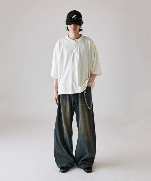 Lui's（ルイス）の「【Neucon】METAL BUTTON HENLEY NECK BIG TEE / メタルボタンヘンリーネックビッグTシャツ（Tシャツ/カットソー・メンズ・ブラック/ホワイト・1/2）」の6枚目の写真