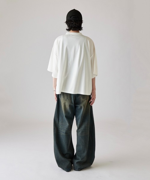 Lui's（ルイス）の「【Neucon】METAL BUTTON HENLEY NECK BIG TEE / メタルボタンヘンリーネックビッグTシャツ（Tシャツ/カットソー・メンズ・ブラック/ホワイト・1/2）」の8枚目の写真