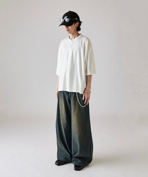 Lui's（ルイス）の「【Neucon】METAL BUTTON HENLEY NECK BIG TEE / メタルボタンヘンリーネックビッグTシャツ（Tシャツ/カットソー・メンズ・ブラック/ホワイト・1/2）」の7枚目の写真