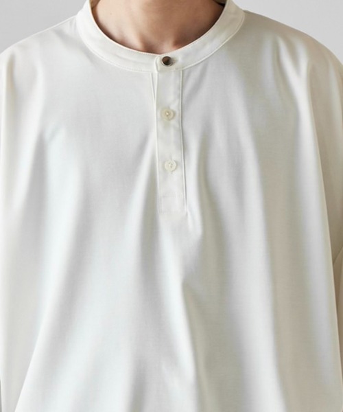 Lui's（ルイス）の「【Neucon】METAL BUTTON HENLEY NECK BIG TEE / メタルボタンヘンリーネックビッグTシャツ（Tシャツ/カットソー・メンズ・ブラック/ホワイト・1/2）」の9枚目の写真